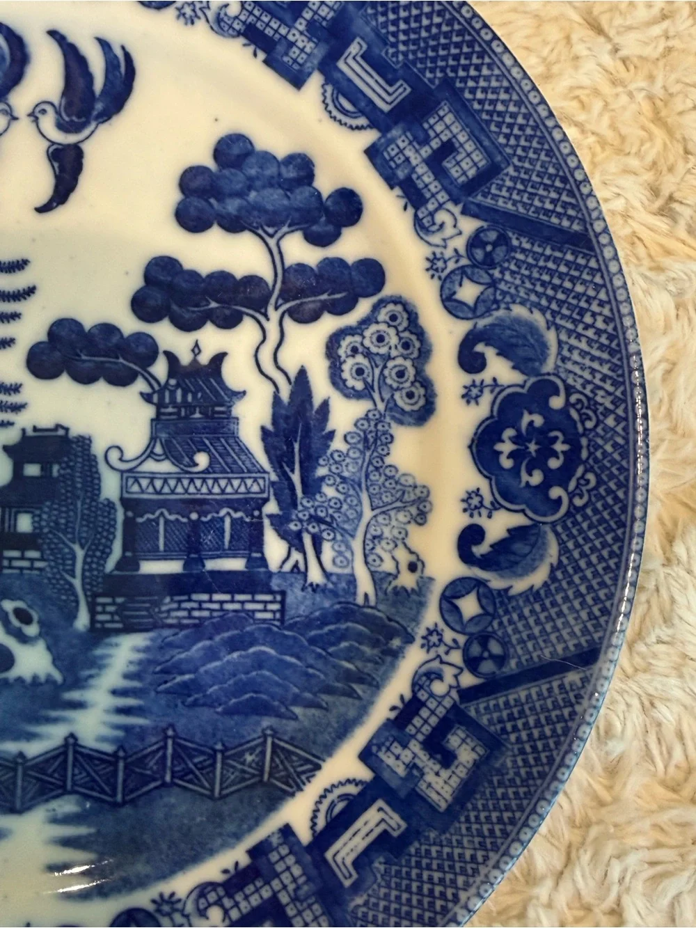 Mid Century 9” Chinoiserie Blue Willow plate